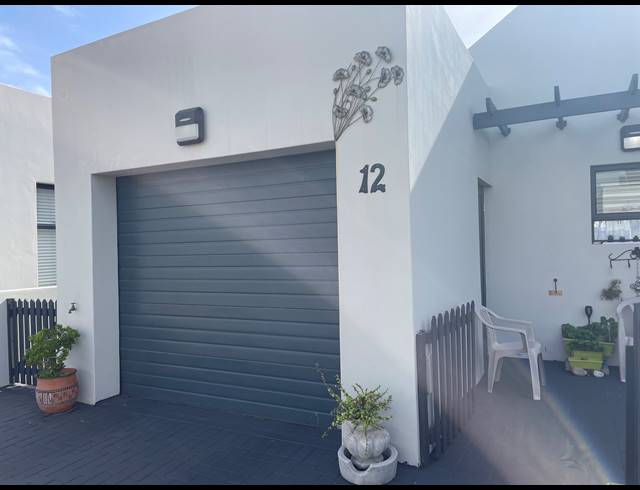 3 BEDROOM FREESTANDING FOR SALE IN LAGUNA
